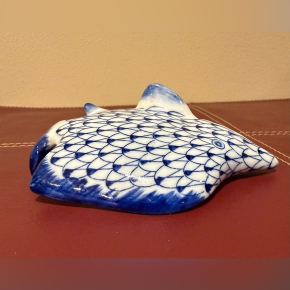 Vintage Porcelain Blue & White Fishnet Fish Andrea by Sadek Nautical - Picture 7 of 11